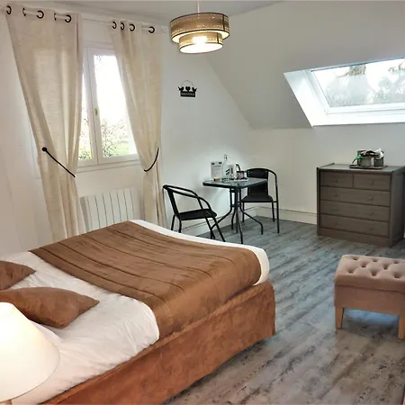 Le Domaine Des Terres Du Thil Konukevi 3*