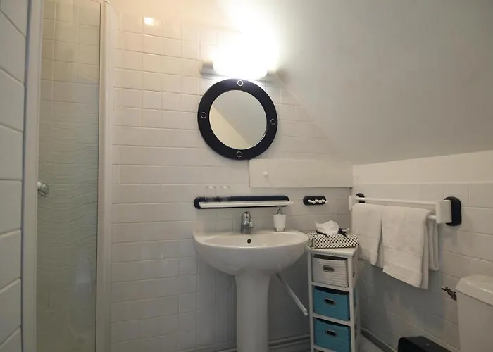 Le Domaine Des Terres Du Thil 3* Canehan